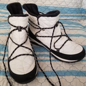 Brand new Columbia Women's Snow boots